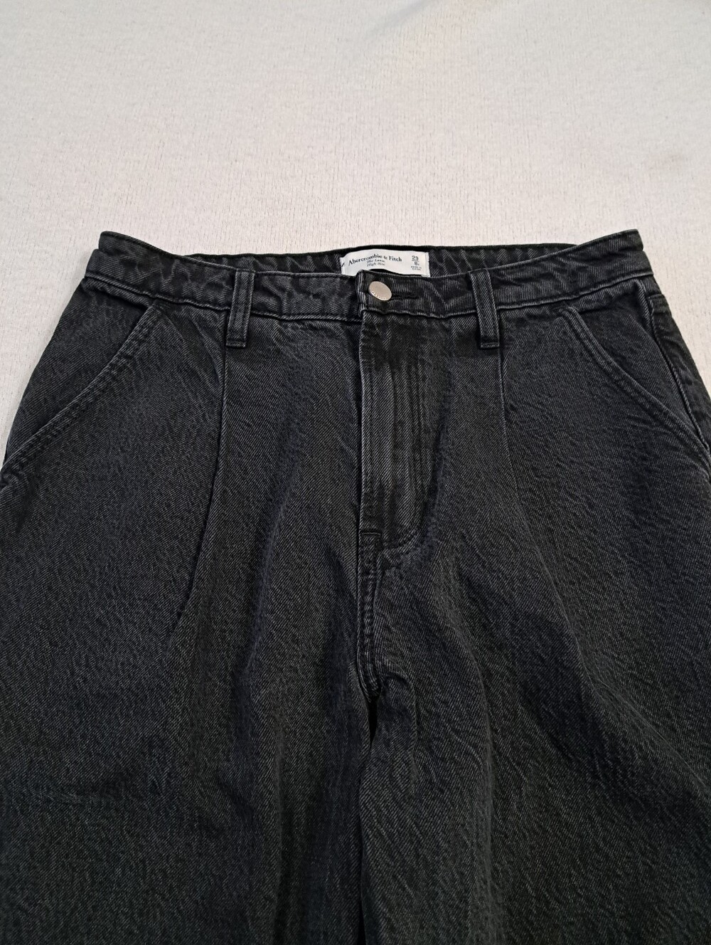 Abercrombie & Fitch The Loose High Rise Jeans Women's Size 29 Black Denim Pleats - Picture 2 of 13